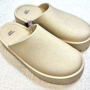 Wild Fable Women's Cream Slip-On Shoes